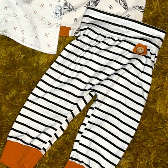 Cute baby 0-3 months outfit! Bib, hat, pants, and shirt! Very soft material! - Picture 3 of 4